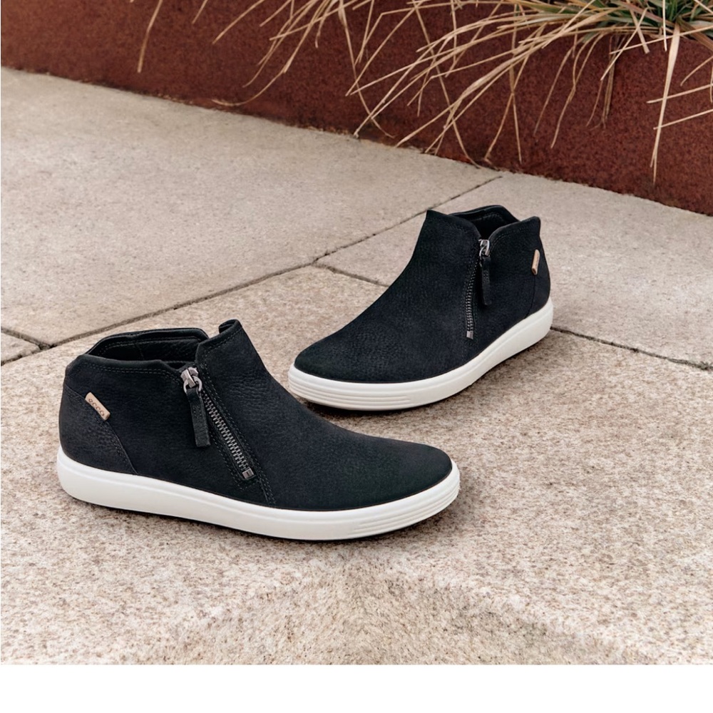 🙌🏻 NEW! Ecco Women's Soft 7 Nubuck Leather Ankle Bootie Side Zip Black Sz9-9.5